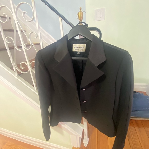 Detailed Albert Nipon blazer, black with beautiful vintage buttons! - Picture 3 of 6